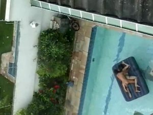 Painter records his bosses having sex in the pool