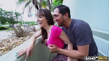 Lexi Luna follada al aire libre