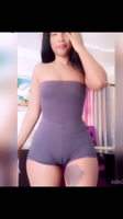 Sexy dominicana exhibiendo su enorme toto