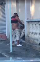 LOCA DOMINICANA-Se lo mama en la calle a un borracho