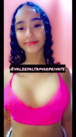 Jovencita  VALERY ALTAMAR moviendo sus tetas perfectas