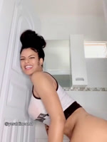 Yeraldin com baila desnuda