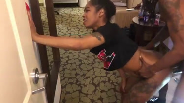 Negra puta follando con su amante