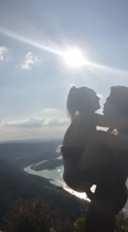 Pareja caliente se graban cogiendo en la montaña
