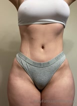 Latina de coño grande mostrando su cuerpo perfecto