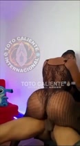 Dominicana culeando una verga larga con su enorme culo