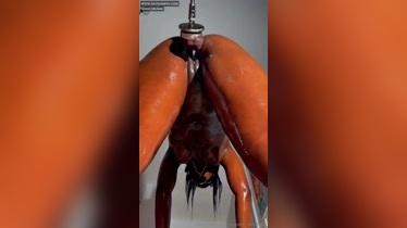 La reina tahshaar follada por una maquina sexual