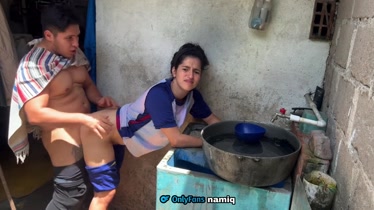 Cogiendo mi hermanastra en el lavadero