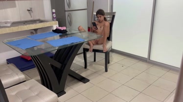 Grabando a mi hermana mientras se pajea