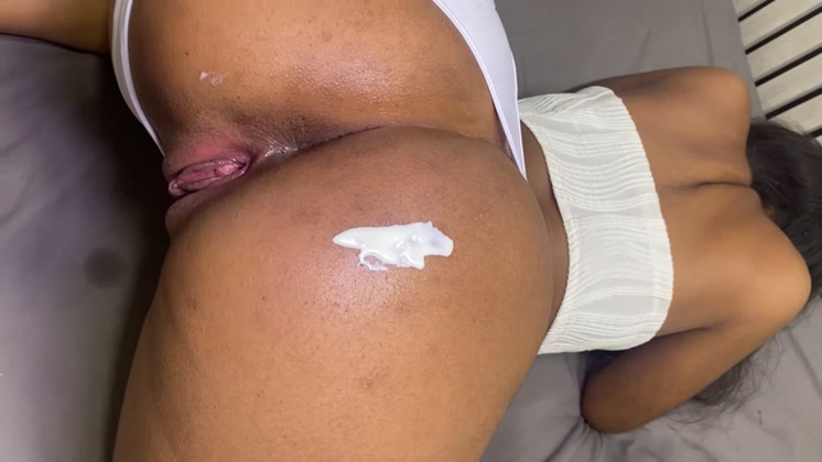 Madrastra culona cogiendo con su hijastro a escondidas