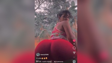 Dominicana de culo grande bailando en un live en tiktok