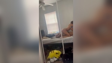 Jovencita flaca experta culeando verga