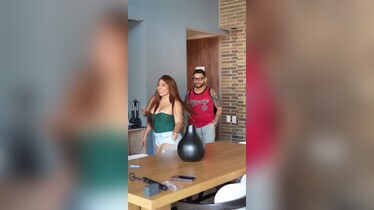 Verito Aguas y Michelle Rabbit comparten la verga de su amigo